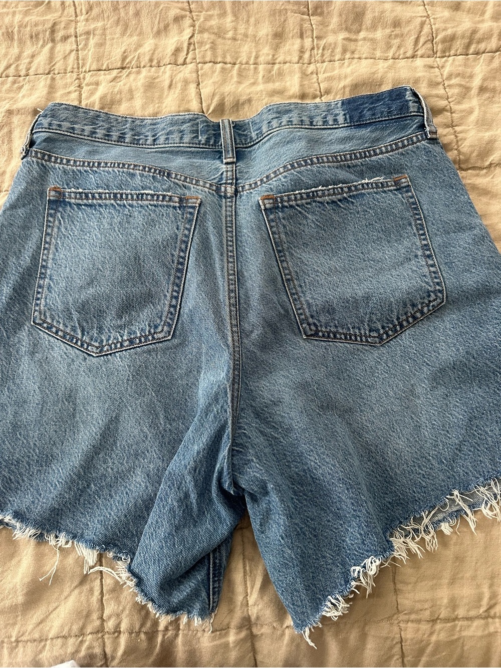 Abercrombie medium wash High-Rise Frayed Denim Shorts - Picture 5 of 6
